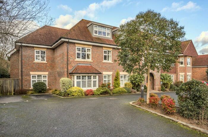 2 Bedroom Apartment To Rent In Rectory Road, Wokingham, RG40
