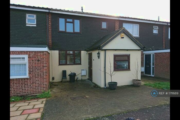3 Bedroom Terraced House To Rent In Hamilton Drive, Romford, RM3