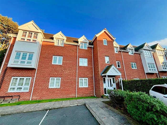 2 Bedroom Flat To Rent In Lauder Way, Pelaw, Gateshead, NE10