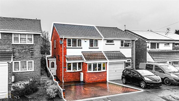 3 Bedroom Semi Detached House For Sale In Rosewood Close, Tamworth, Staffordshire, B77