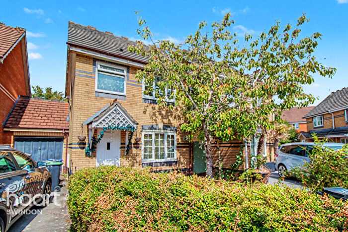 3 Bedroom Semi-Detached House To Rent In Kingham Close, Chippenham, SN14