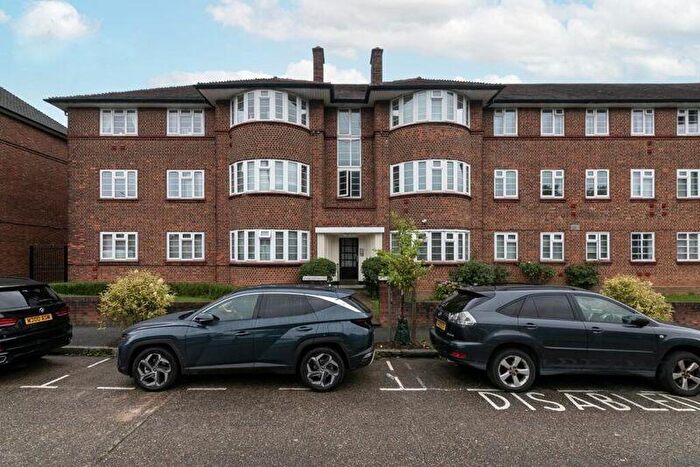 2 Bedroom Flat To Rent In Beaufort Park, London, NW11