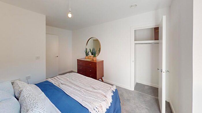 2 Bedroom Apartment To Rent In Queensway, Southampton, Hampshire, SO14