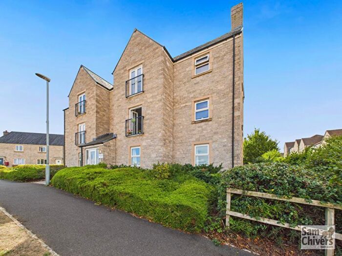 2 Bedroom Flat For Sale In Clifford Drive, Paulton, BS39