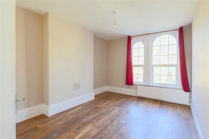 1 Bedroom Flat To Rent In Bethune Road, Stoke Newington, London, N16