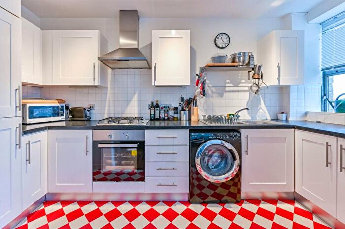 1 Bedroom Flat For Sale In Somerford Grove, Dalston, London, N16