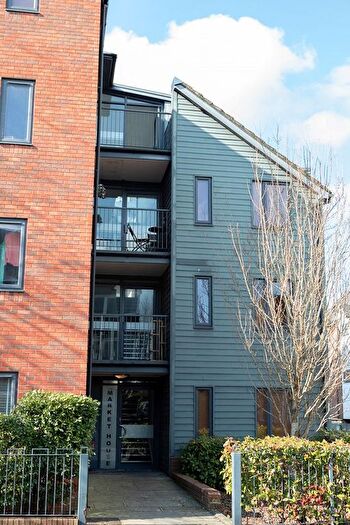 1 Bedroom Flat To Rent In Cantelupe Road, East Grinstead, RH19