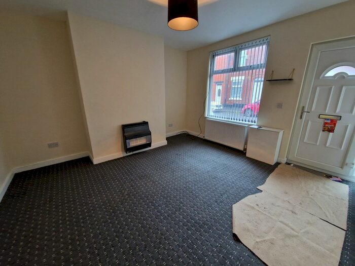 2 Bedroom Flat To Rent In Raper Street, Greenacres, Oldham, OL4
