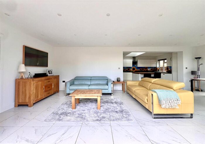 4 Bedroom Detached Bungalow To Rent In Guildford Road, Bookham, KT23