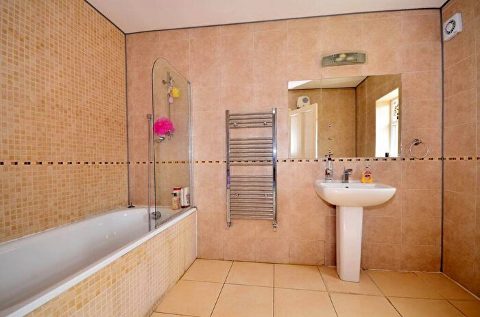 3 Bedroom House For Sale In Lincoln Road, Forest Gate, London, E7