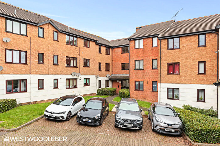 1 Bedroom Apartment To Rent In Parrotts Field, Hoddesdon, EN11