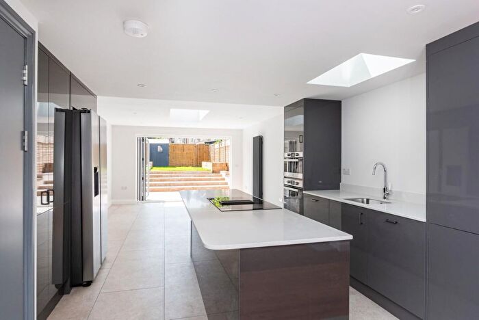 4 Bedroom Property To Rent In Caledonian Road, Bath, BA2