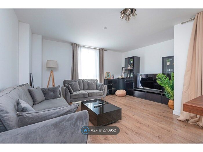 2 Bedroom Flat To Rent In Chancellor House, London, SE16