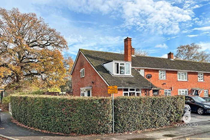 2 Bedroom End Terrace House For Sale In Pondmoor Road, Bracknell, RG12