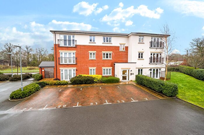2 Bedroom Flat For Sale In Soames Place, Wokingham, Berkshire, RG40