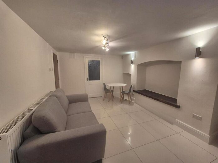1 Bedroom Apartment To Rent In Wilmslow Road, Fallowfield, Manchester, M14