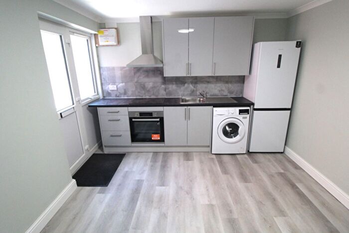 1 Bedroom Maisonette To Rent In Dawson Close, Hayes, UB3