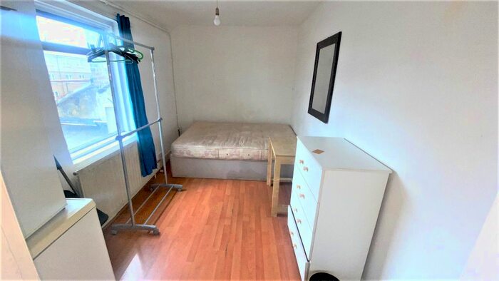 Studio To Rent In Commercial Road, Limehouse, London, E1