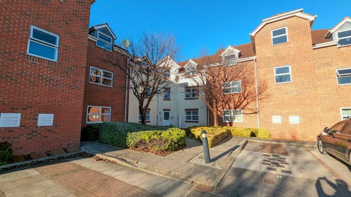 2 Bedroom Flat To Rent In Eton Place, West Bridgford, NG2