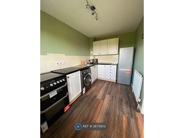 2 Bedroom Flat To Rent In Clovenstone Gardens, Edinburgh, EH14