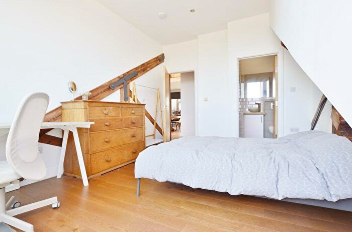 3 Bedroom Flat To Rent In Fawe Street, London, E14
