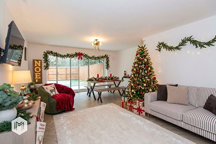3 Bedroom Semi Detached House For Sale In Weir Close, Tyldesley, M29