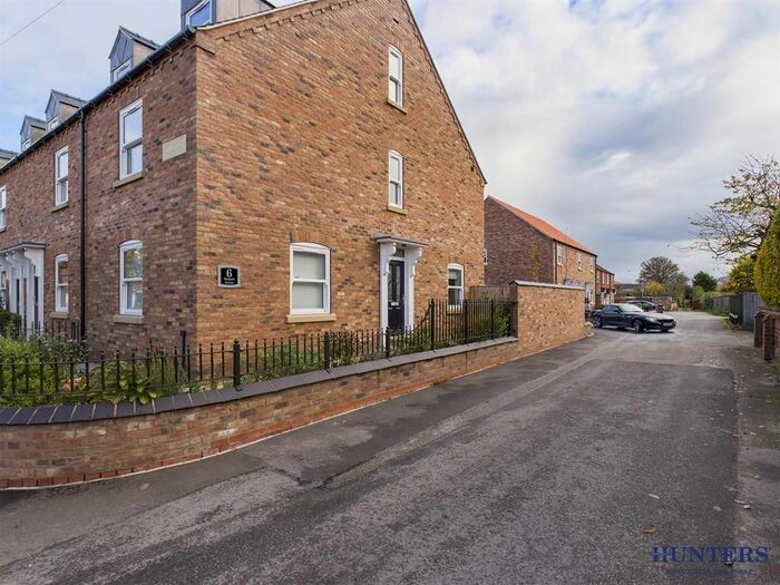 3 Bedroom Town House To Rent In Margaret Terrace, Barmby Road, Pocklington, York YO42