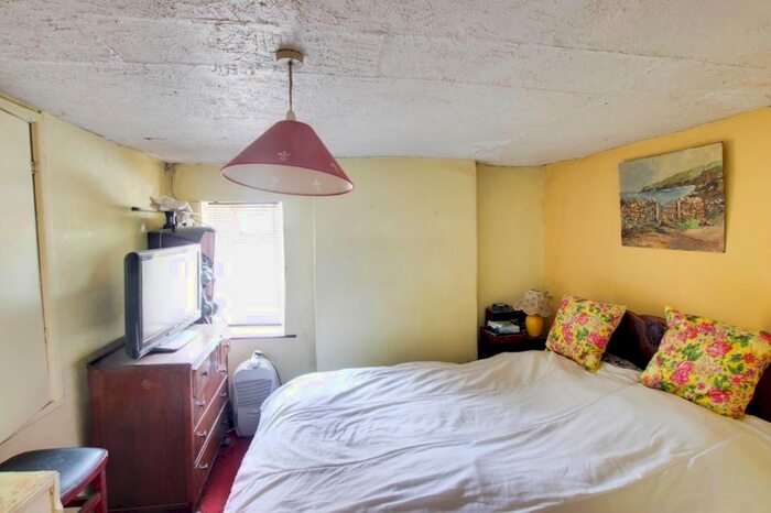 3 Bedroom Terraced House For Sale In Wyke Road, Trowbridge, BA14