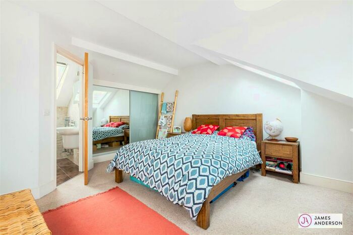 2 Bedroom Flat To Rent In Upper Richmond Road West, East Sheen, SW14