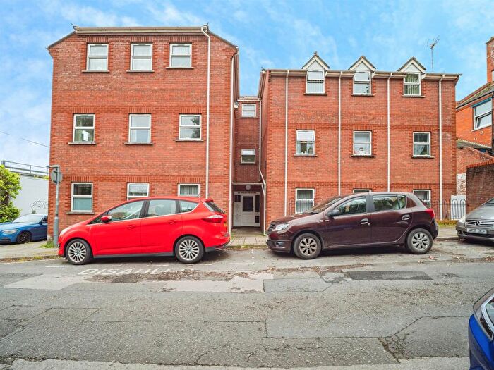 2 Bedroom Flat For Sale In Weston Road, Weymouth, DT4