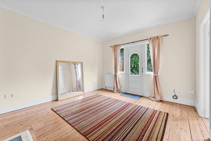 2 Bedroom Maisonette For Sale In George Street, Staines-Upon-Thames, TW18