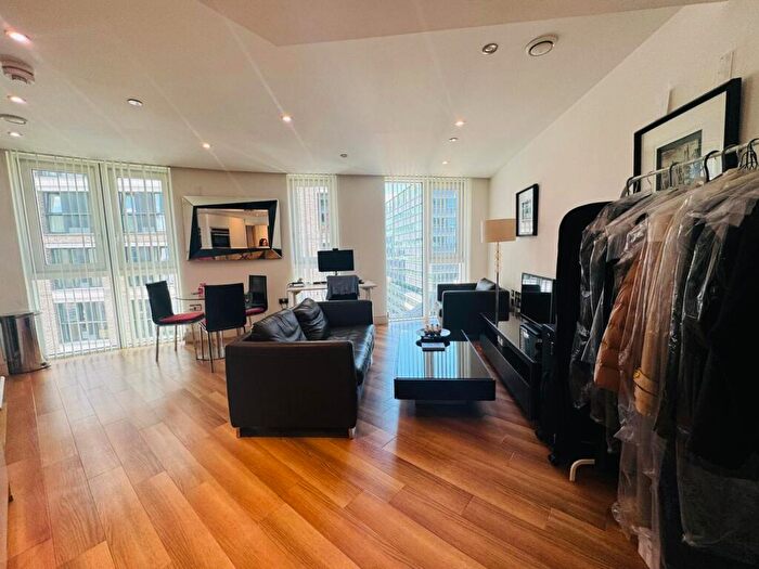 1 Bedroom Flat To Rent In Altitude Point, Alie Street, Tower Hamlets, London, E1