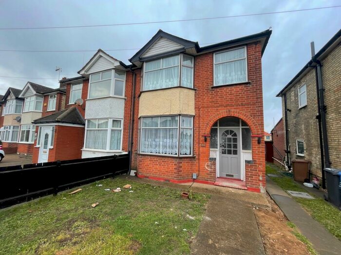 3 Bedroom Semi-Detached House To Rent In Landseer Road, Ipswich, IP3