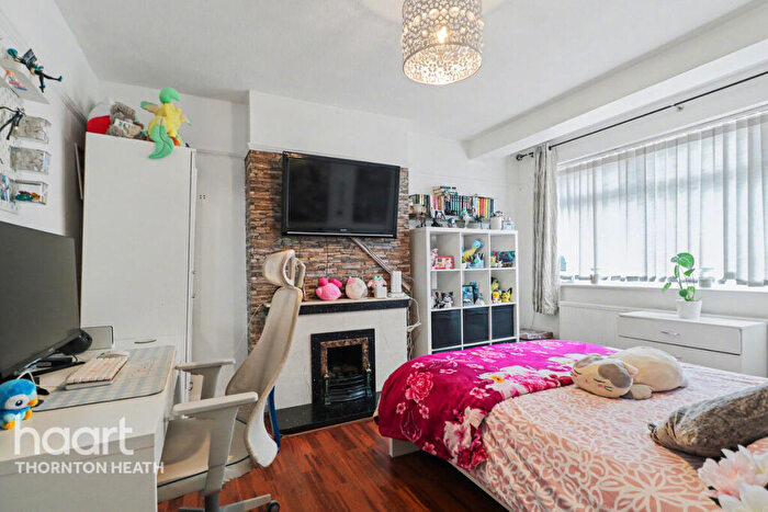 3 Bedroom Terraced House For Sale In Kynaston Crescent, Thornton Heath, CR7
