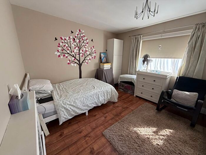 4 Bedroom Semi-Detached House To Rent In North Hyde Road, Hayes, UB3