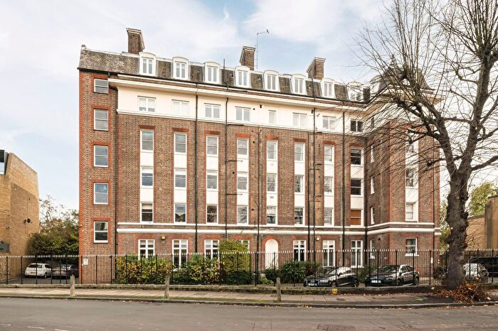 3 Bedroom Flat To Rent In Catherine Grove, Greenwich, SE10