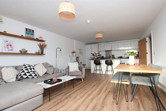 2 Bedroom Flat To Rent In Argentia Place, Portishead, Bristol, BS20