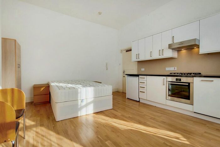 Studio To Rent In Windsor Road, London, W5