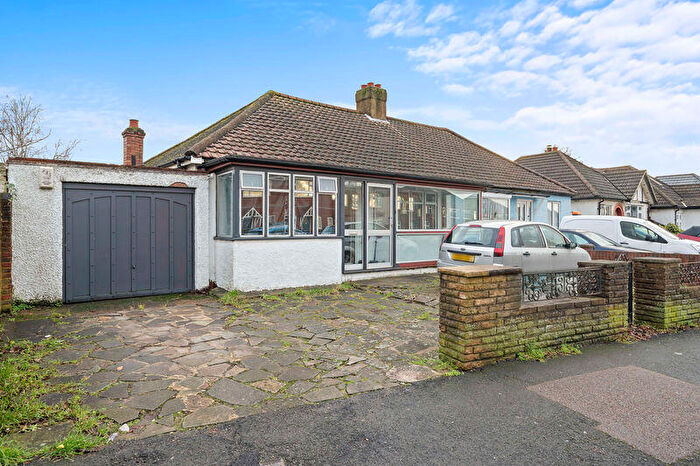 2 Bedroom Bungalow For Sale In Dorchester Road, Worcester Park, KT4
