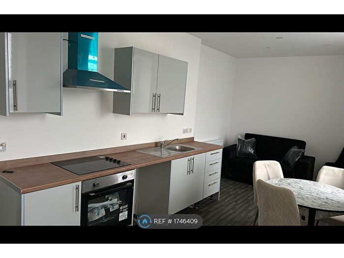 3 Bedroom Flat To Rent In Carlton Terrace, Swansea, SA1