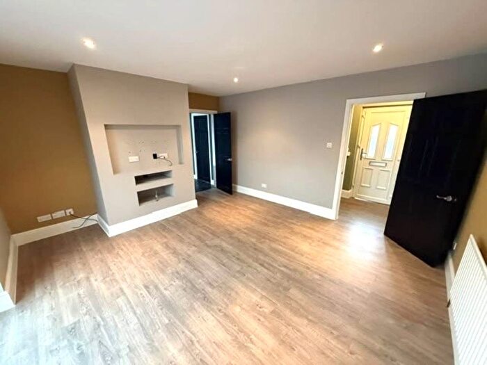 3 Bedroom Terraced House To Rent In Throstle Walk, Leeds, LS10