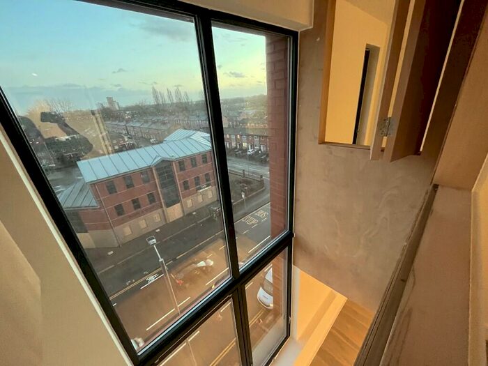 2 Bedroom Duplex To Rent In Sky Garden, Spinners Way, Manchester, Greater Manchester, M15