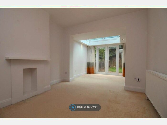 3 Bedroom Bungalow To Rent In Heather Way, Stanmore, HA7
