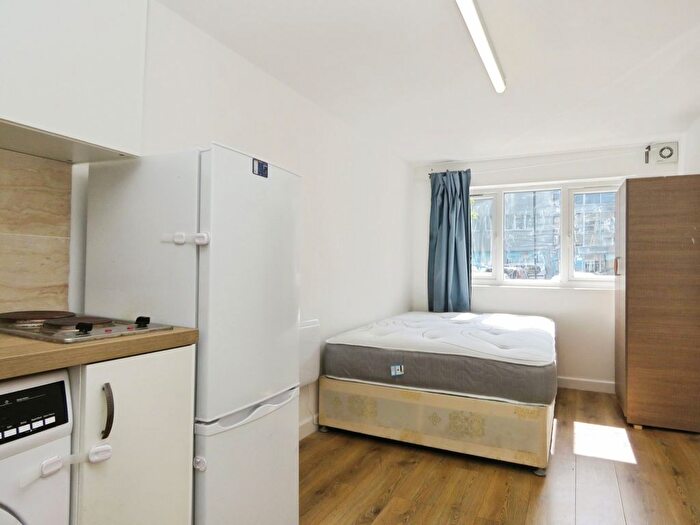 Studio To Rent In Shropshire Close, Mitcham, CR4