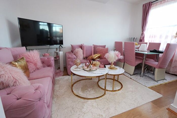 2 Bedroom Flat To Rent In Sandford Avenue, London, N22