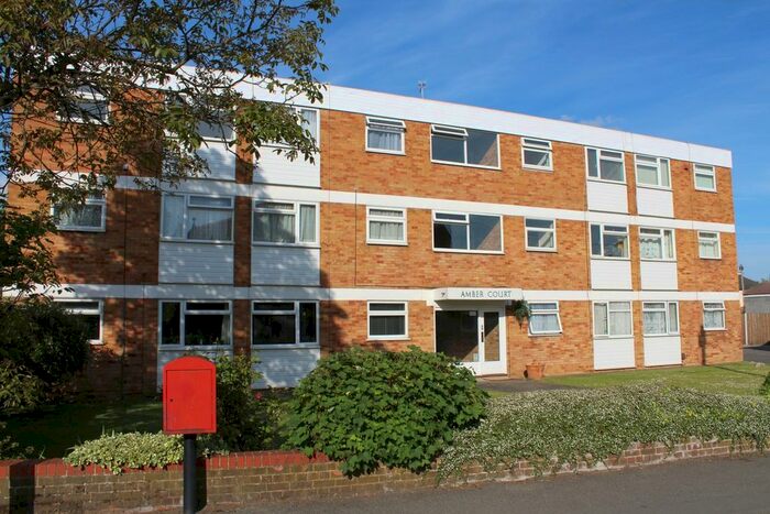 1 Bedroom Flat To Rent In Laleham Road, Staines, TW18