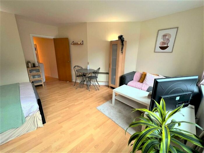 1 Bedroom Apartment To Rent In York Place, Leeds, LS1