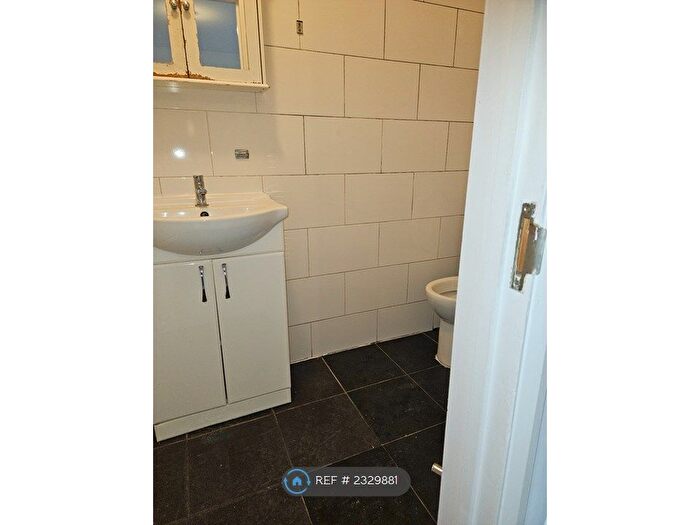 1 Bedroom Flat To Rent In Commercial Road, London, E14