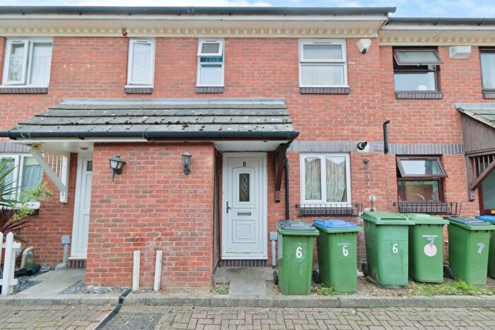 2 Bedroom Terraced House For Sale In Garside Close, London, SE28