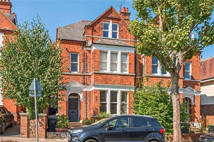 3 Bedroom Apartment For Sale In Muswell Avenue, Muswell Hill, N10